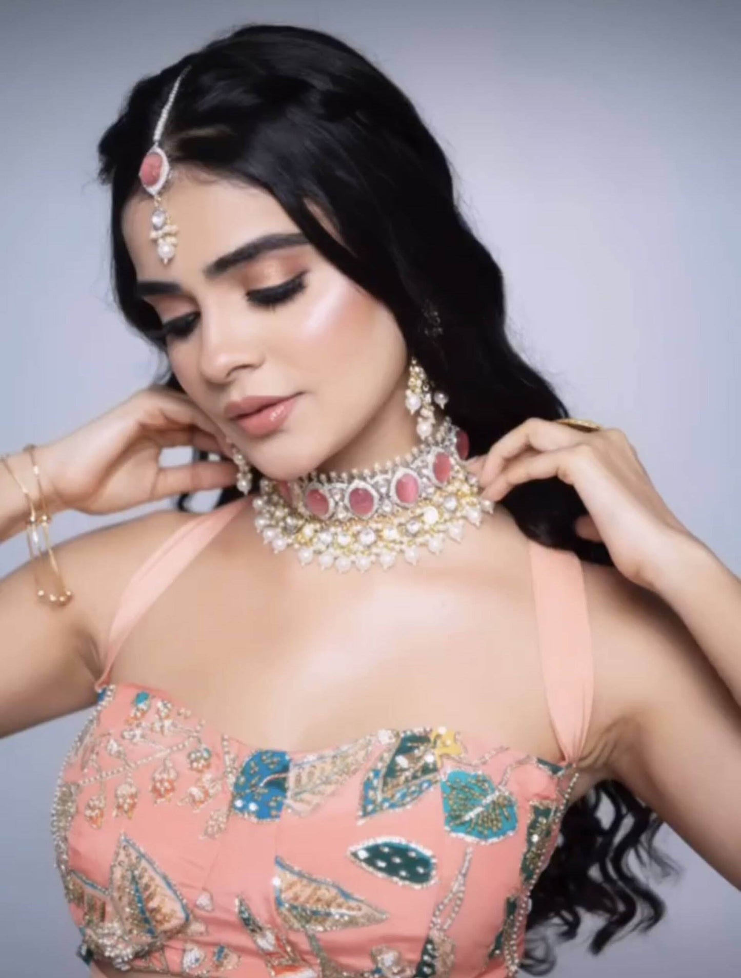 Inana Choker and Earrings Set