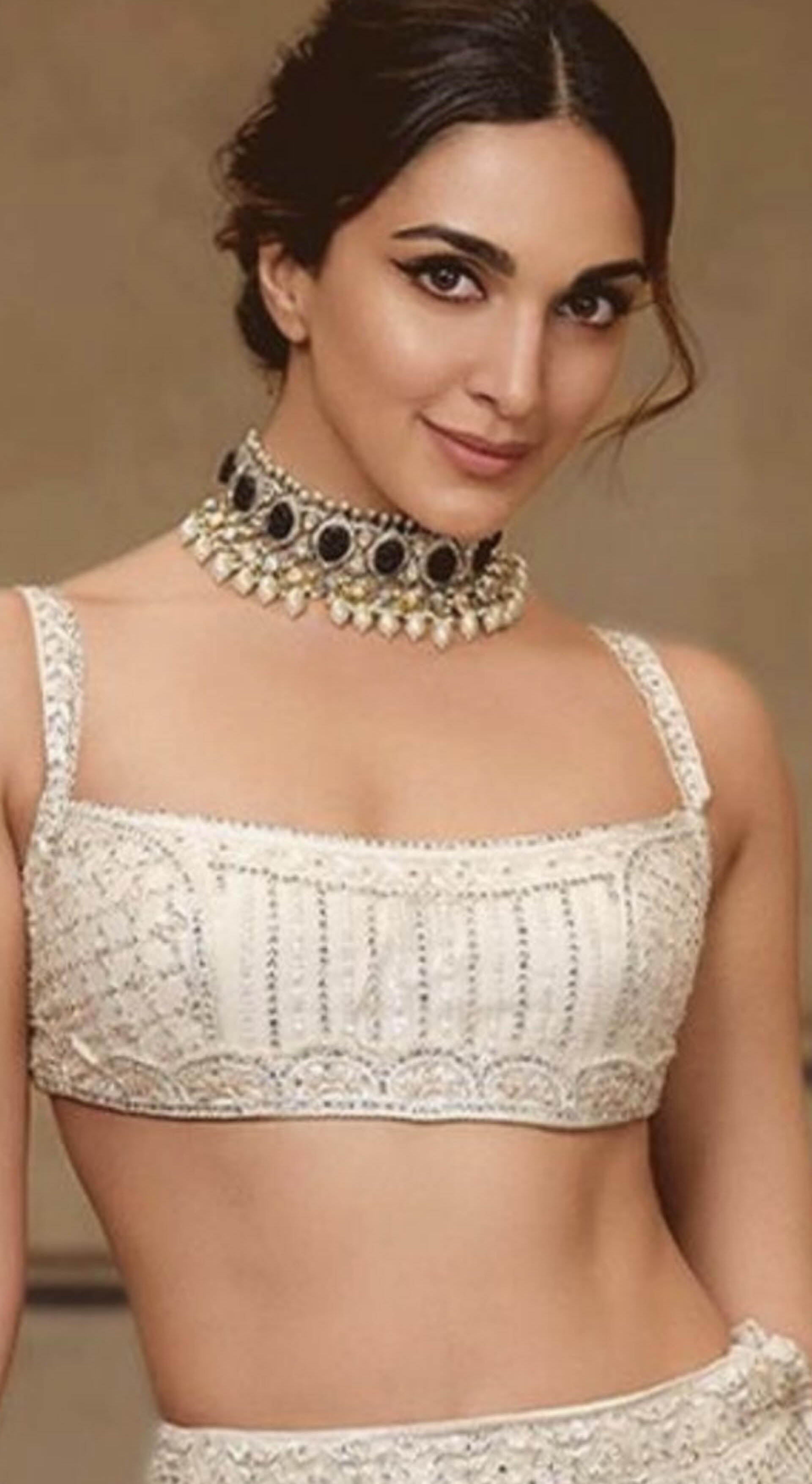 Inana Choker and Earrings Set